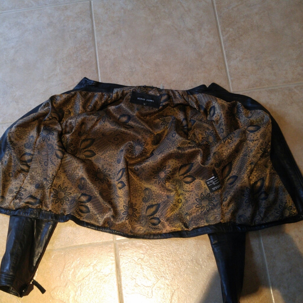 Black Rivet - Picture 7 of 13